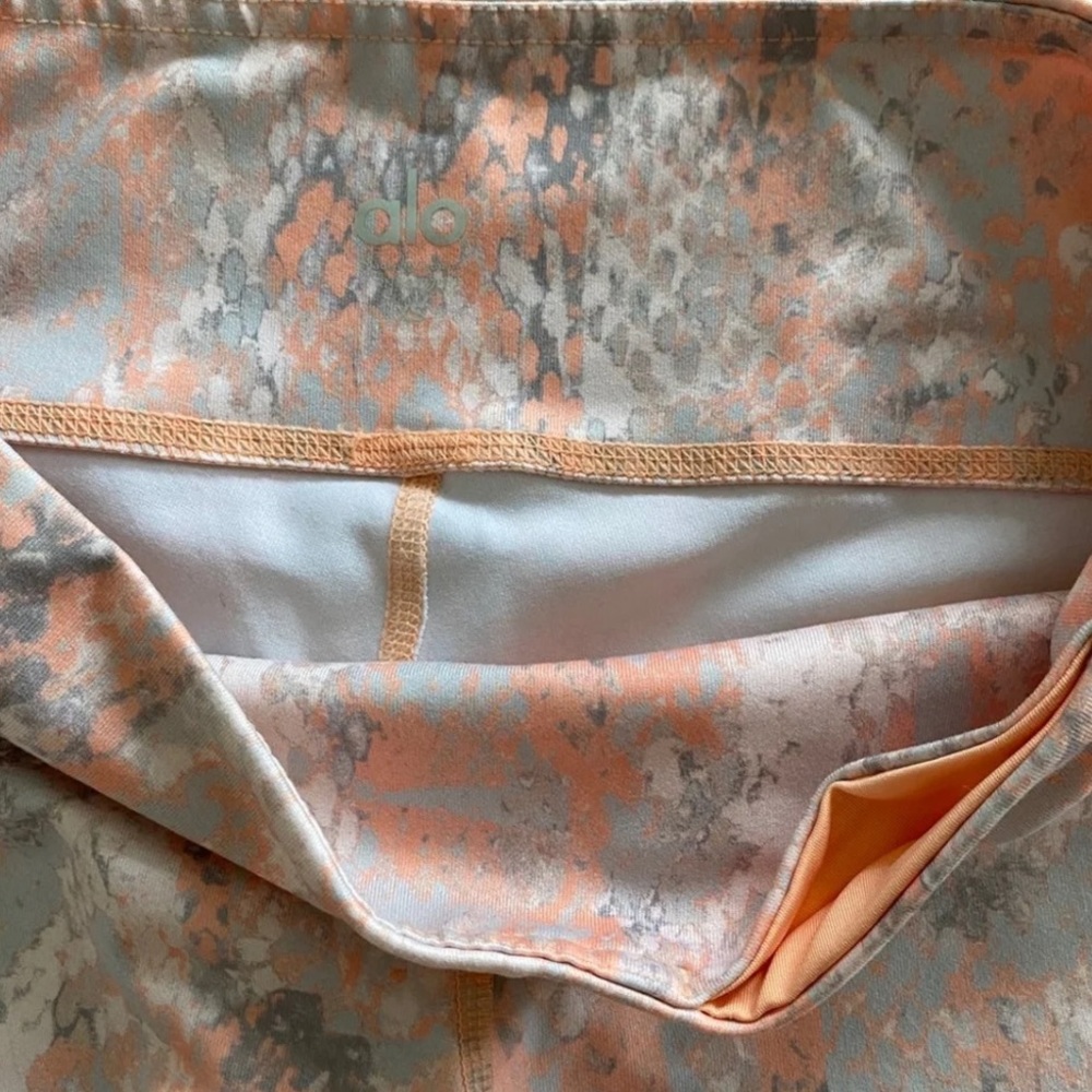 Alo Peach Airbrushed Python Performance Capris - image 8